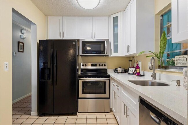 Building Photo - 409 Feltham Trail