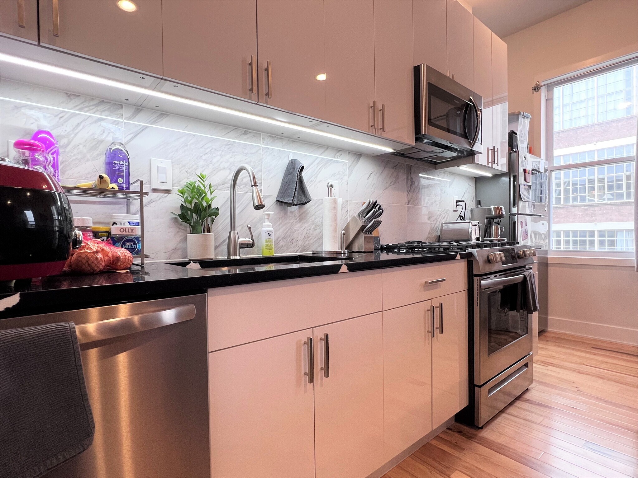 Building Photo - 725 N 5th St