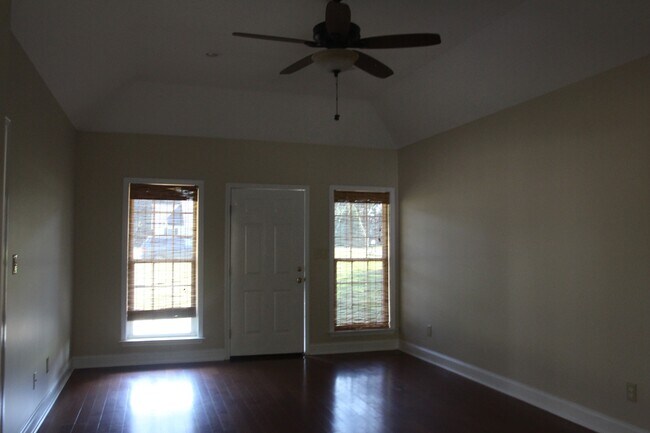 Building Photo - 104 Aubry Ct