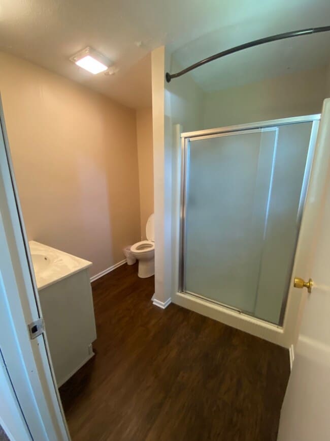 Building Photo - 1002 Glenn Dr