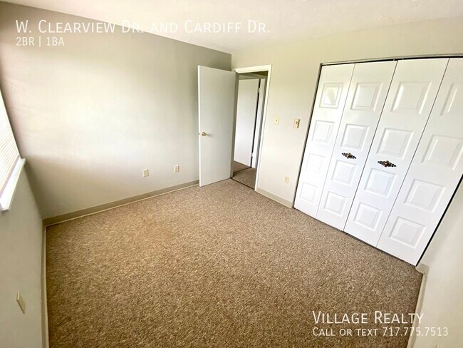 Building Photo - 51 W Clearview Dr