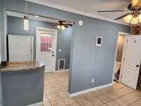 Building Photo - 717 S Pine St