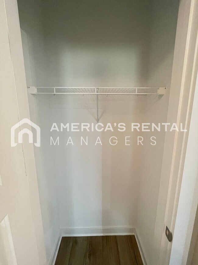 Building Photo - Home for Rent in Weaver, AL!!! Available to View Now! PRICE REDUCTION!! Sign a 13-month lease by ...