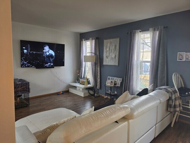 Building Photo - 549 S Jade Ln