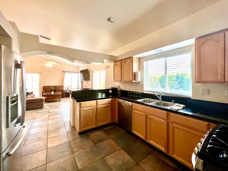 Building Photo - 64977 Ray Ct