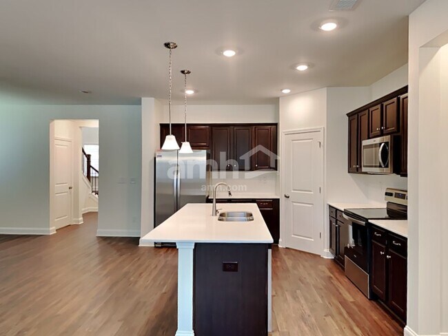 Building Photo - 561 Rivermist Dr