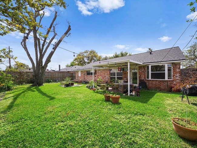 Building Photo - 5014 Mary Lou Dr