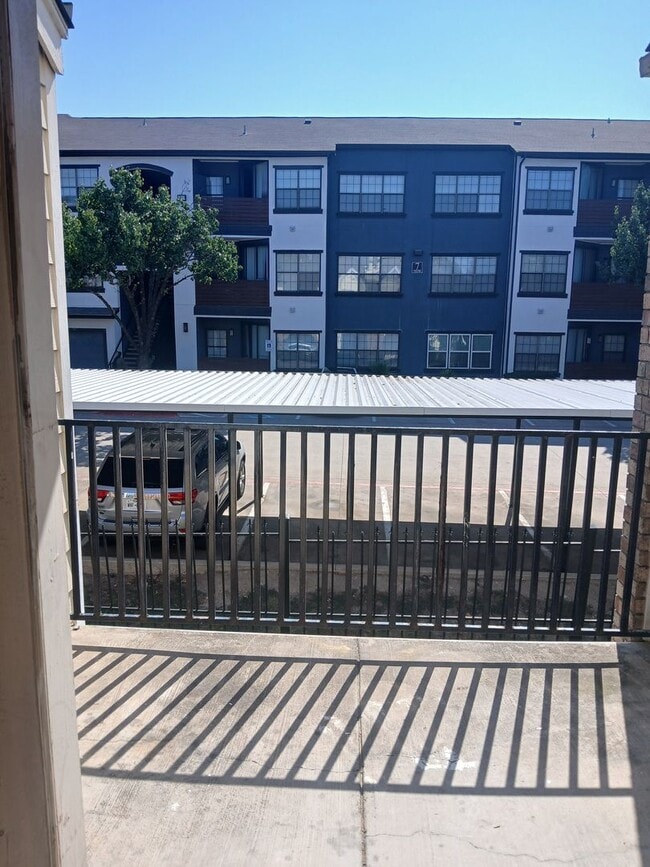 Building Photo - (50% OFF 1st MONTHS RENT) 1 Bed 1 Bath Condo in Dallas (All Electric)