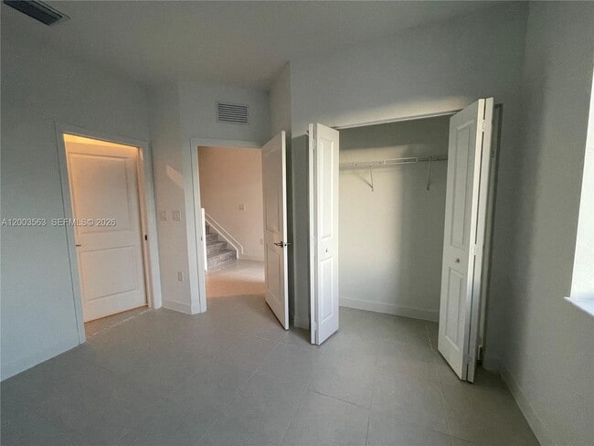 Building Photo - 813 NE 211th St