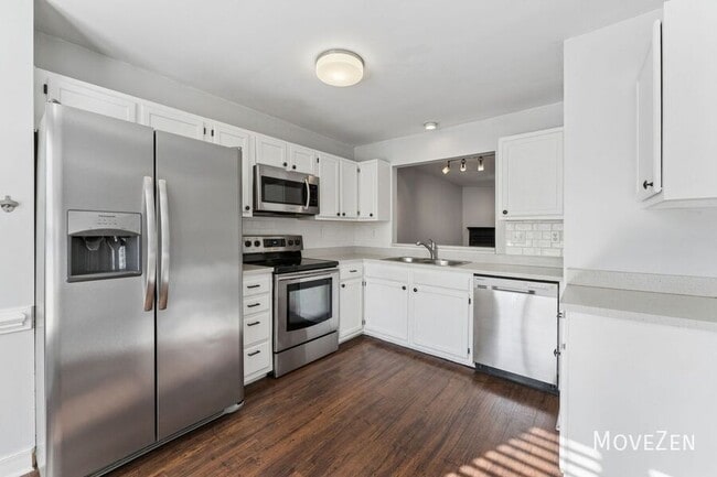 Building Photo - 134 Sanair Ct