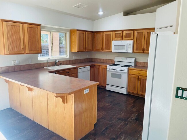 Building Photo - Village Of Oak Creek