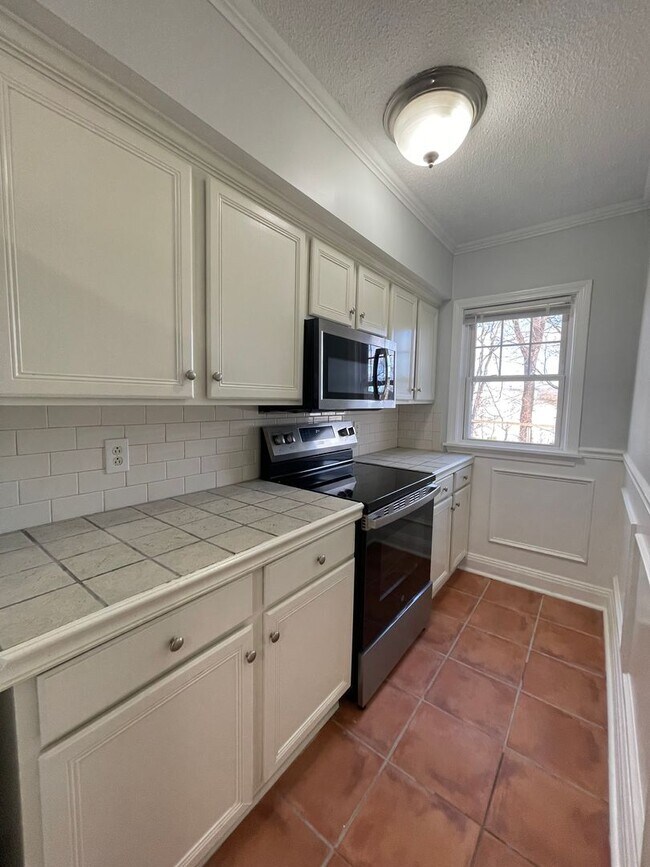 Building Photo - 25 S Onota St