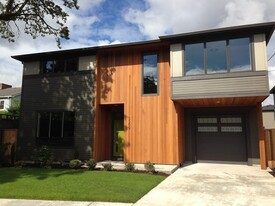 Building Photo - 3309 NE 71st Ave