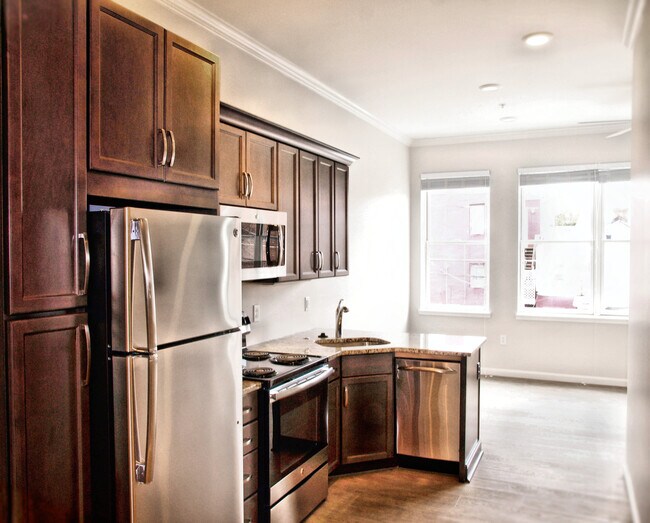 Building Photo - 352 Atwood St