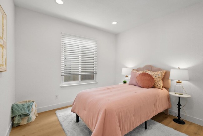 Building Photo - $3,790 - BEAUTIFULLY REMODELED THREE BEDRO...