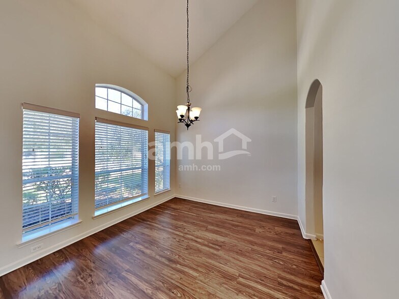 Building Photo - 2303 Cantabria Ln