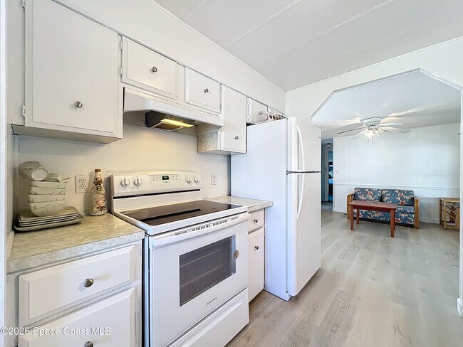 Building Photo - 909 Sequoia St