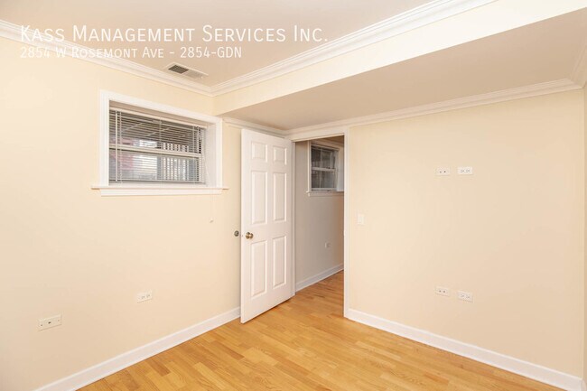 Building Photo - 2854 W Rosemont Ave