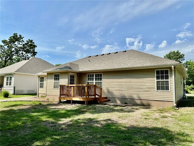 Building Photo - 6 Roessler Ln
