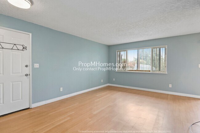 Building Photo - Well-Located Tigard Apartment – Cozy, Clea...