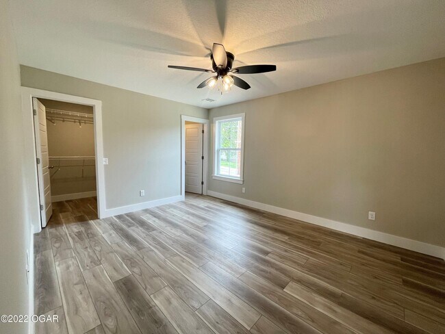 Building Photo - 1927 N St Louis Ave