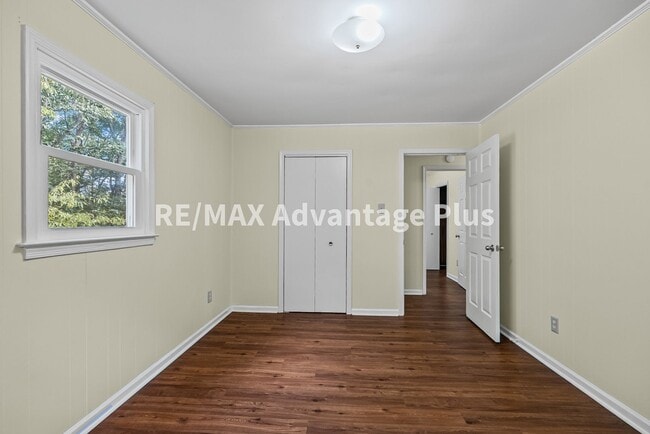 Building Photo - 3-Bedroom Home in Private Setting Minutes ...