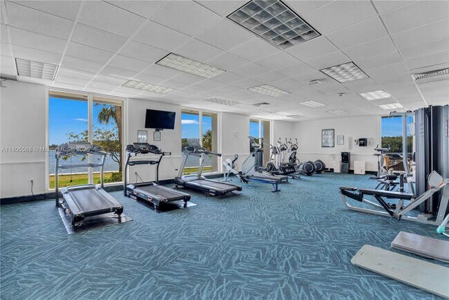 Building Photo - 500 Bayview Dr