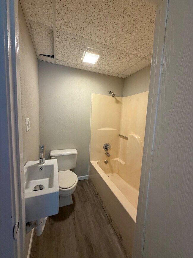 Building Photo - 2825 Green Mountain Dr
