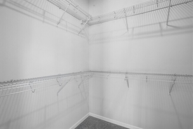 Building Photo - 145 Binscombe Ln