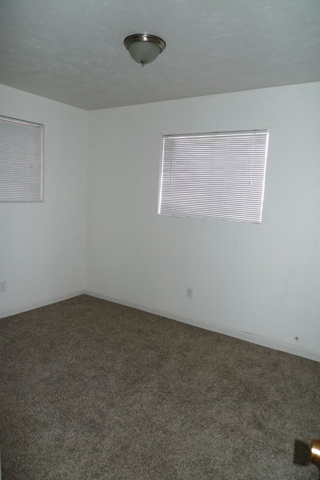 Building Photo - Rental Availalble