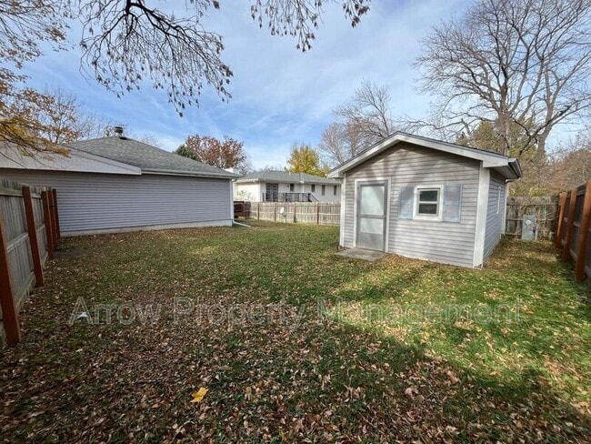 Building Photo - 3600 Briarwood Ave