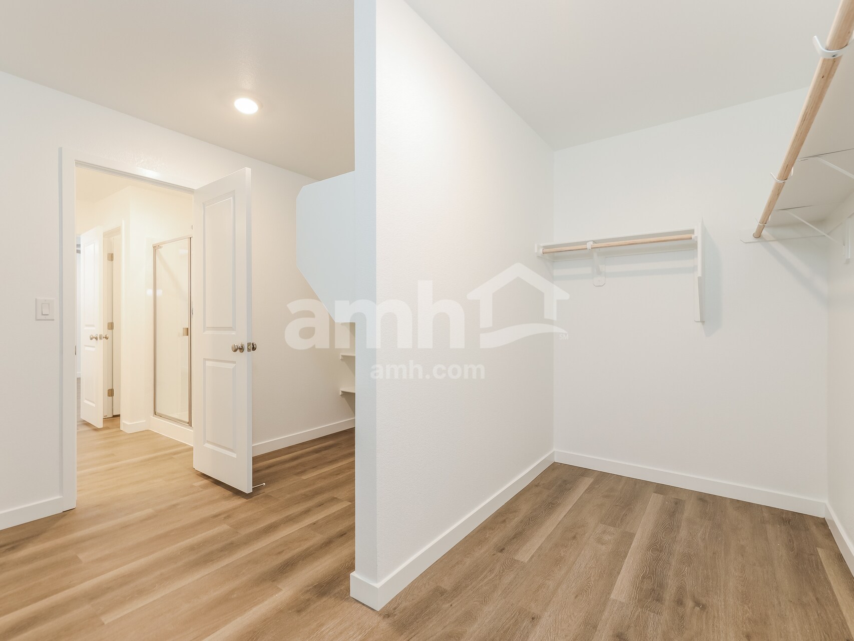 Building Photo - 2348 Devin Ave