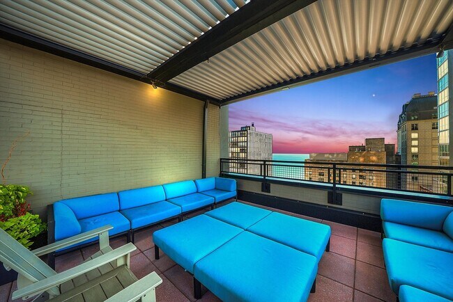 Building Photo - 247 E Chestnut St