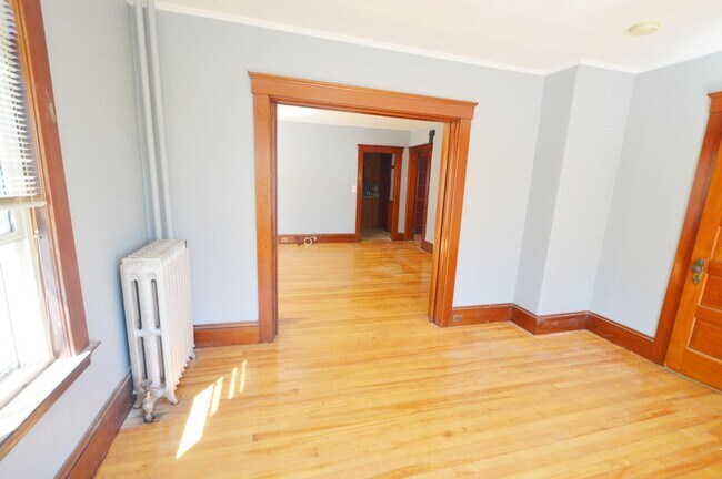 Building Photo - 53 Forest St