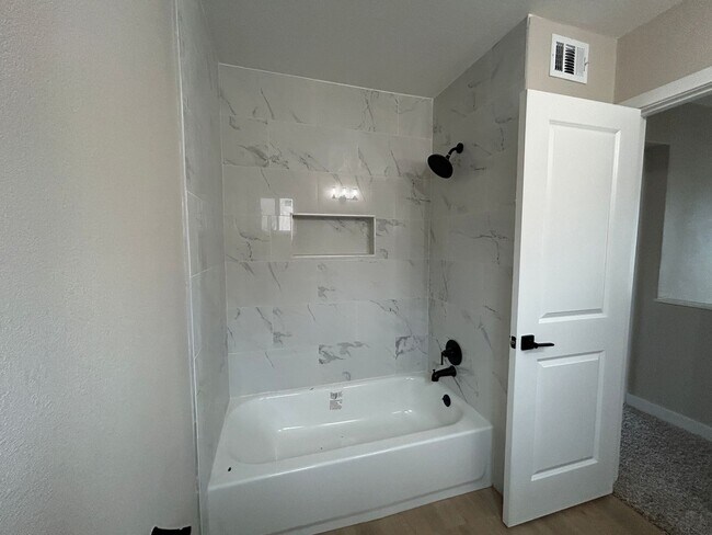 Building Photo - 2699 E Silk Oak Dr