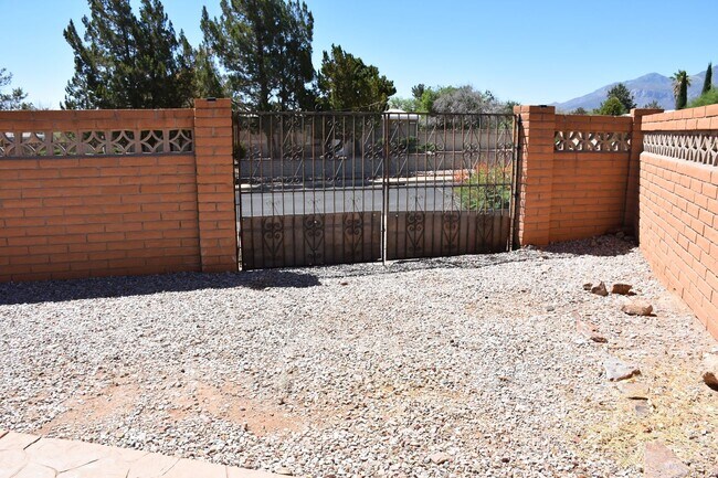 Building Photo - Great home in Mature Neighborhood