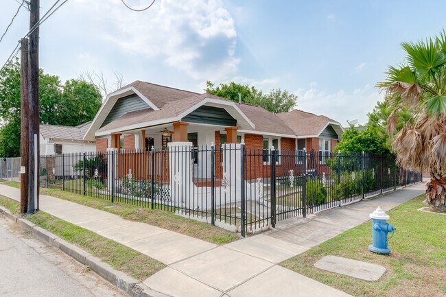 Building Photo - 1115 Morris St