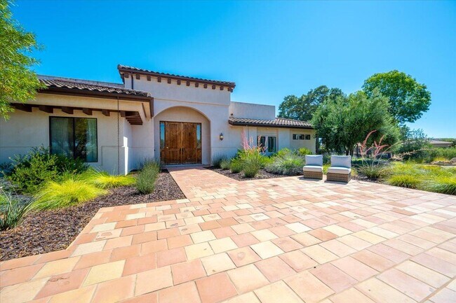 Building Photo - 6750 Golden Pheasant Ln
