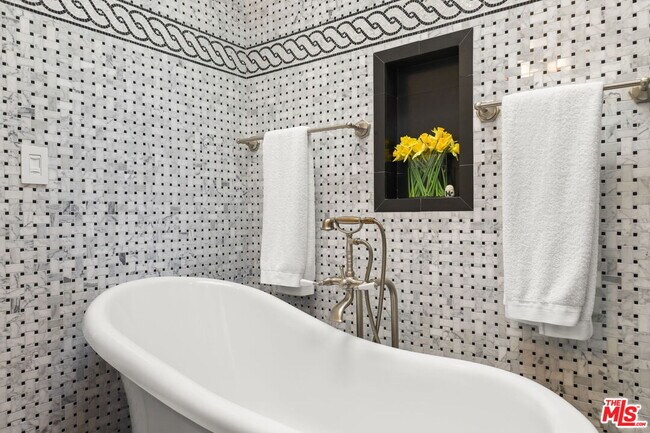 Building Photo - 1400 Jonesboro Dr