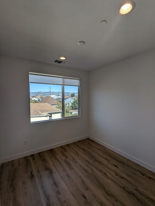 Building Photo - 932 Edy Ln