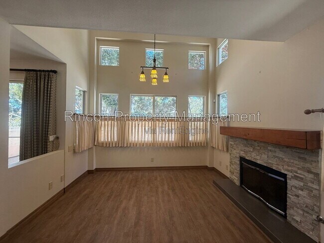 Building Photo - 325 Blue Dolphin Dr