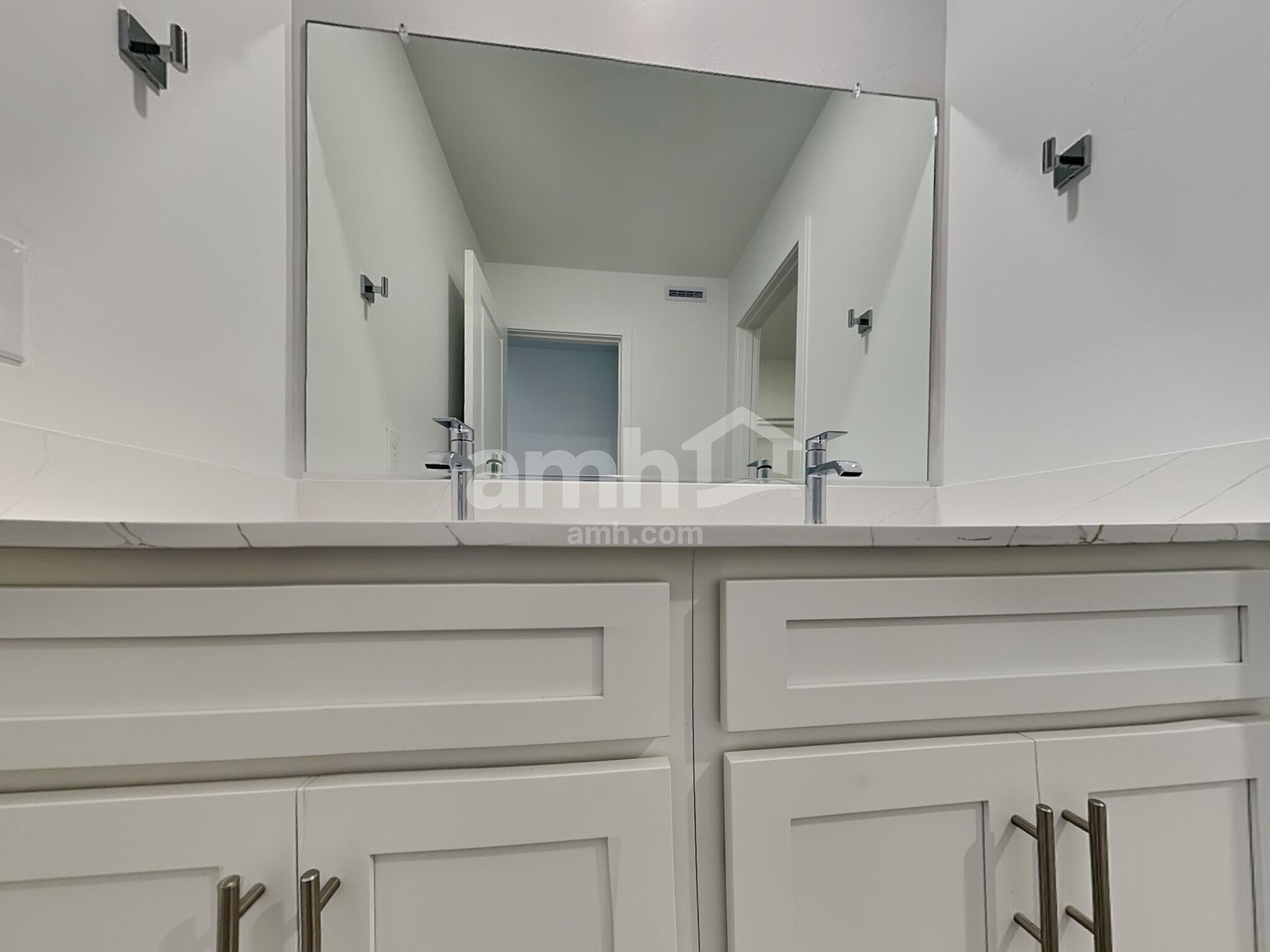Building Photo - 9714 N Rancho Lozano