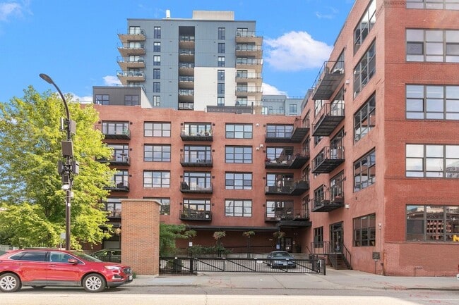 Building Photo - 607 Washington Ave S