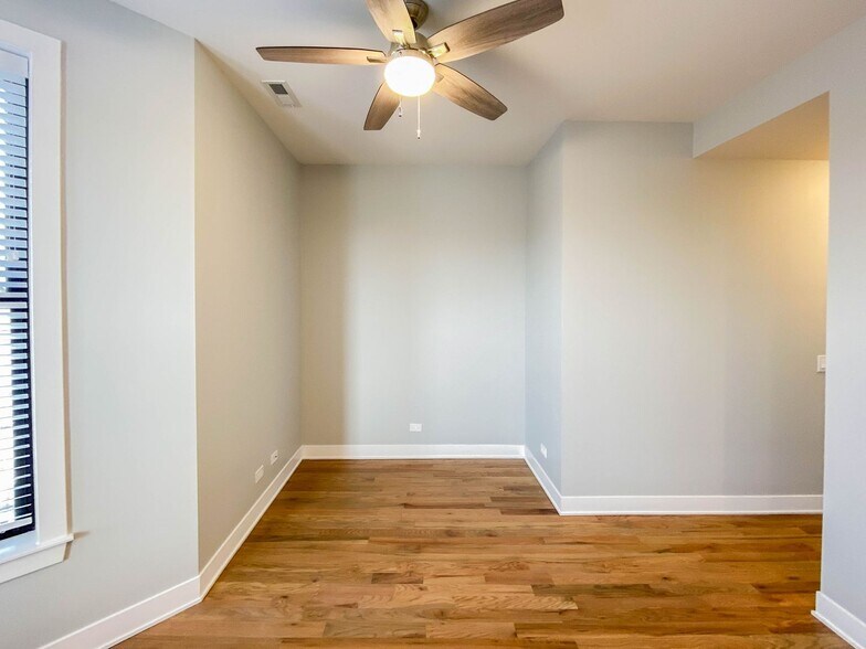 Building Photo - 2111 N Sedgwick St