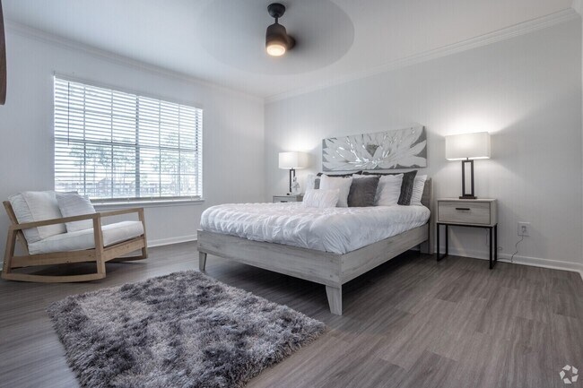 Building Photo - Get $500 Off on a Spacious 2/2 Apt!