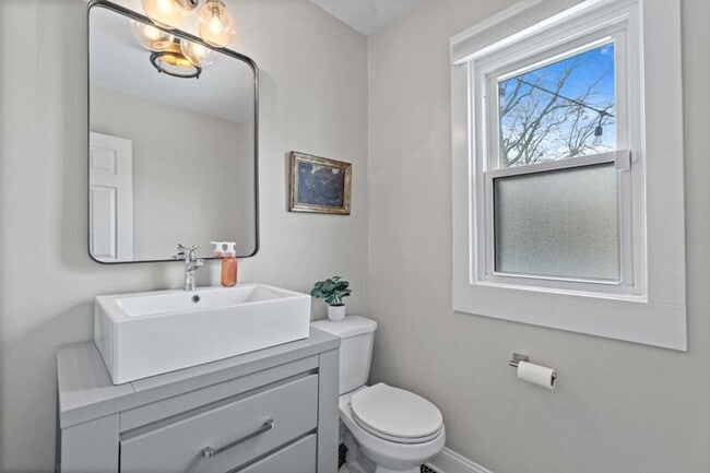 Building Photo - 1511 Hamlet St