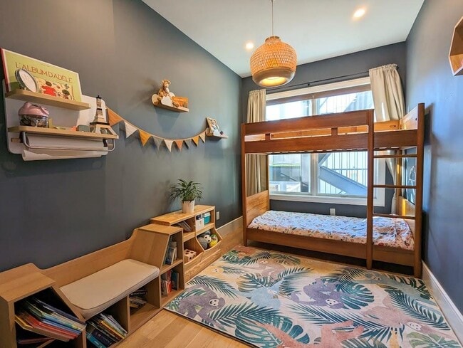 Building Photo - 33 Waverly St