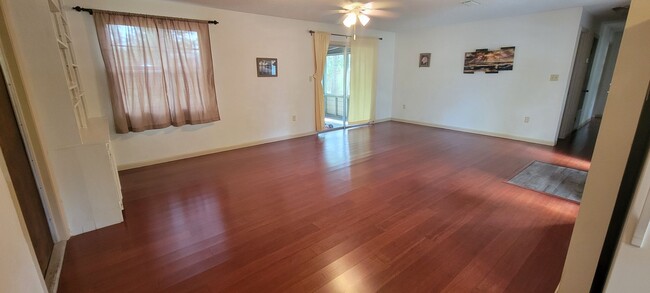 Building Photo - 3/2 Home in Vastavia Subdivision