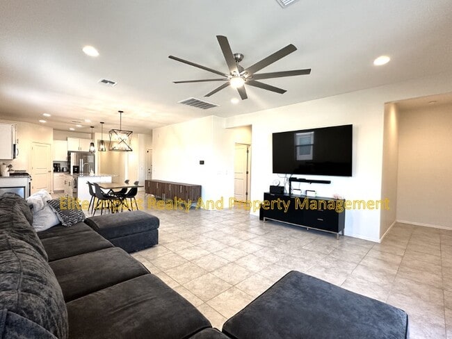 Building Photo - 7140 S Via Gaucho Viejo