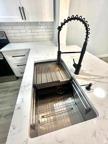 Building Photo - 7618 Pissarro Dr